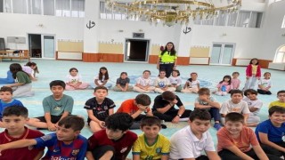 Bilecikte minik öğrencilere trafikte temel davranış eğitimi