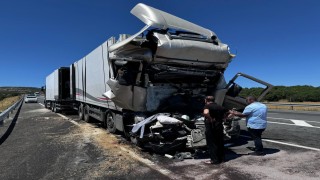 Tırın Kamyona Çarptığı Kazada Sürücü Öldü