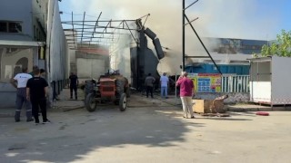 Bir kıvılcım yıkımı süren fabrikayı küle çevirdi