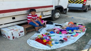 Bisiklet parası kazanmak için tezgah açan çocuklar, hayallerine erken kavuştu