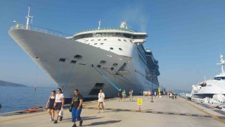 Bodruma 2 gemi 3 bin 906 yolcu getirdi