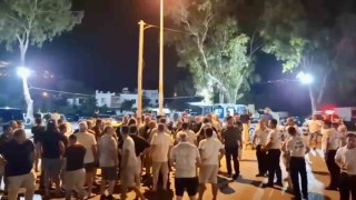 Bodrumda taksicilerle VIP minibüsçüler birbirine girdi: 150 taksici caddeyi trafiğe kapattı