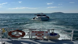 Boğazda tekne makine arızası nedeniyle sürüklendi, 2 kişi kurtarıldı