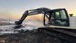Boluda alevler önüne gelen yapıyı küle çevirdi: 3 ev, 2 ahır, 2 samanlık yandı