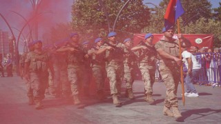 Boluda komandolar, Zafer Bayramında caddeyi coşkuyla inletti