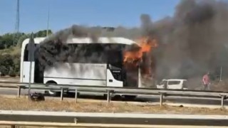 Boluda seyir halindeki midibüs alev alev yandı