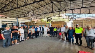 Bozdoğanda traktörlere reflektör dağıtımı