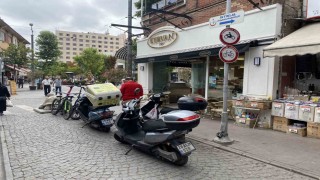 Bu sokakta trafik levhalarının hiçbir önemi yok