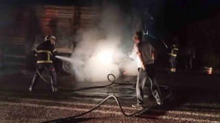 Buğday yüklü tır seyir halindeyken yandı