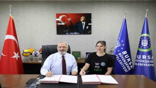 Bursa Büyükşehir Belediyespor Kadın Hentbol Takımında imzalar atıldı