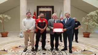 Bursa Valisi Ayyılddızdan yangın kahramanlarına teşekkür