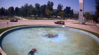 Bursada alkollü şahıs süs havuzuna düştü