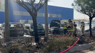 Bursada AVM otoparkında yangın: 6 araç kül oldu
