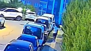 Bursada gençler araçların kaportasını çizip aynalarını kırdılar