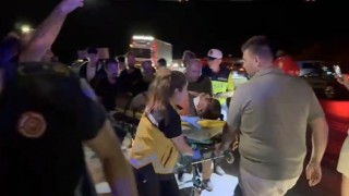 Bursada kamyon şarampole yuvarlandı, sürücü araçtan fırladı