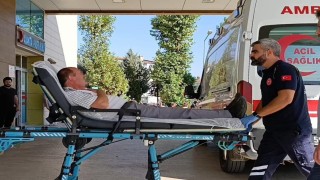 Bursada kavşakta iki otomobil çarpıştı: 3 yaralı