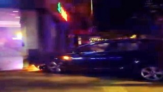 Bursada kontrolden çıkan otomobil önce elektrik panosuna ardından motosiklete çarptı