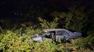 Bursada kontrolden çıkan otomobil şarampole uçtu: 2 yaralı