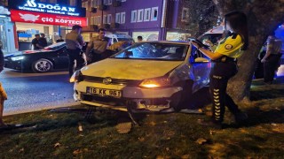 Bursada otomobil kamyonete çarptı, sürücüsü yaralandı