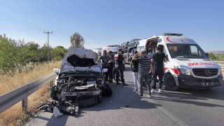 Bursada otomobil traktöre çarptı: 1 yaralı