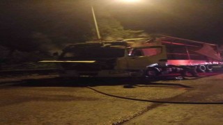 Bursada park halindeki tır alev alev yandı