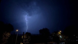 Bursada şimşekler geceyi aydınlattı