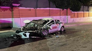 Büyükçekmecede otomobil, TIRa arkadan çarptı : 1 ölü, 4 yaralı