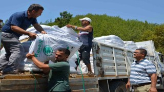Büyükşehir Alanyalı çiftçilere 10 ton kaolin kili dağıttı