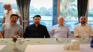 Büyükşehir Belediye Başkanı Mustafa Bozbeyden Bursaspora ziyaret