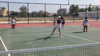 Büyükşehir Belediyesi Döşemealtında yeni tenis kursu açtı