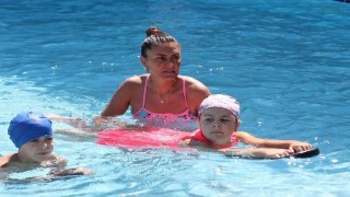 Büyükşehirden çocuklara ücretsiz yüzme kursu