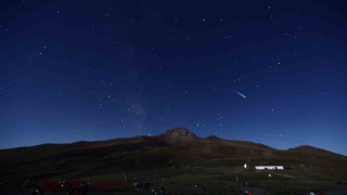 Büyükşehirin Perseid Gözlem Şöleni, gökyüzünü tutkunlarını Erciyeste buluşturdu