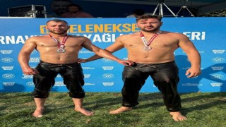 Büyükşehirin sporcuları güreş ve bisiklette kürsüde yer aldı