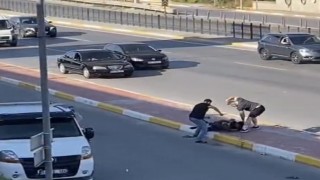 Cadde ortasında çekiç ve sopalı kavga kamerada