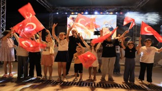 Çamelinde sahne alan Ahmet Öngel, milli duyguları yaşattı