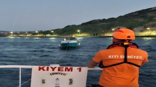 Çanakkale Boğazında içinde 2 kişinin bulunduğu tekne kurtarıldı