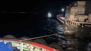 Çanakkale Boğazından geçen kuru yük gemisi makine arızası yaptı