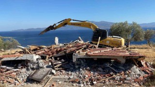 Çanakkalede 15 kaçak yapı yıkıldı
