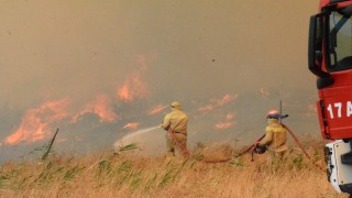 Çanakkalede orman yangınına 8 uçak, 4 helikopter havadan müdahale ediyor