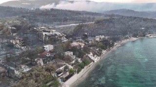 Çanakkalede yanan villalar sabahın ilk ışıklarıyla görüntülendi