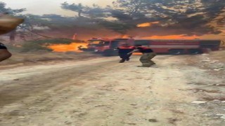 Çanakkaledeki orman yangınında bir itfaiye aracı yandı, itfaiye erleri canını zor kurtardı