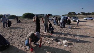 Çardaklar yıkılıp halka açılmıştı, çöpten geçilmeyen sahile temizlik operasyonu