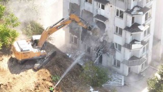 Çayırovada riskli yapıların yıkımına başlandı