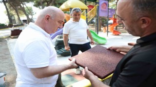 Çekici eline alan Başkan Muzaffer Bıyık, işçilere destek verdi