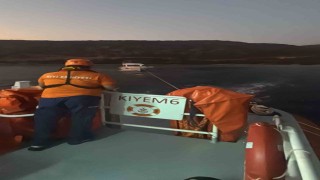 Cennet Koyu önlerinde arızalanan tekne kurtarıldı