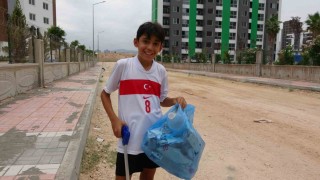 Çevreci çocuk sosyal medyada çöp toplama hareketiyle dikkat çekti