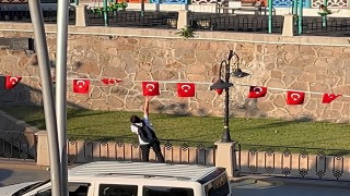 Çocuğun bayrak hassasiyeti kamerada