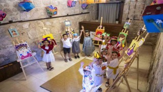 Çocuk Gelişim Merkezlerinde eğitim alan miniklerin eserleri Tarsusta sergileniyor