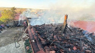 Çorumda çıkan yangında garaj, tandırlık ve depo zarar gördü