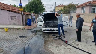 Çorumda seyir halindeki otomobilde korkutan yangın